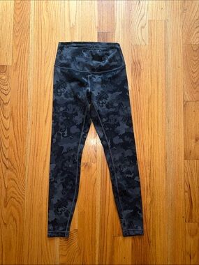 Lululemon Wunder Train High-Rise Tight 28"
In Hidden Heritage Lace Black Multi